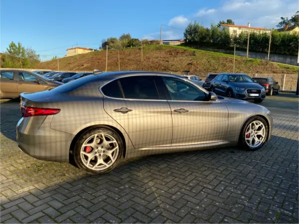 Alfa Romeo Giulia 2.2 D Super AT8 4