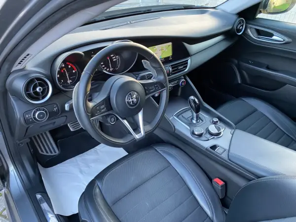 Alfa Romeo Giulia 2.2 D Super AT8 11