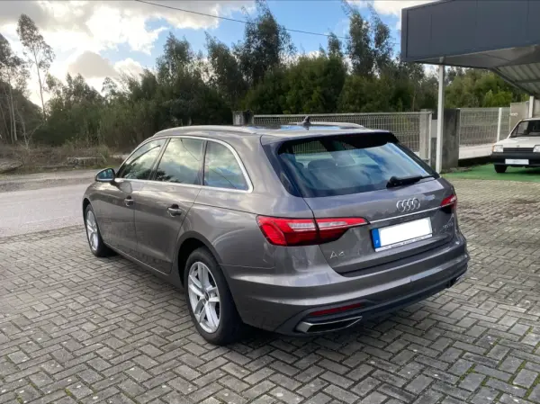 Audi A4 Avant 30 TDI S tronic 7