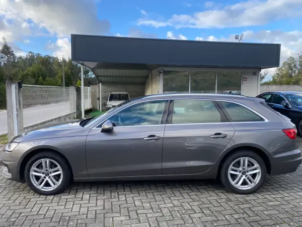 Audi A4 Avant 30 TDI S tronic 8