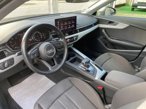 Audi A4 Avant 30 TDI S tronic 9