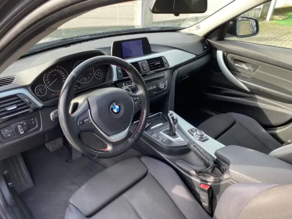 BMW 320 d Touring Auto Line Sport 10