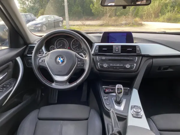 BMW 320 d Touring Auto Line Sport 11