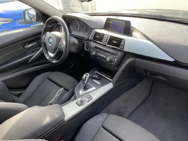 BMW 320 d Touring Auto Line Sport 12