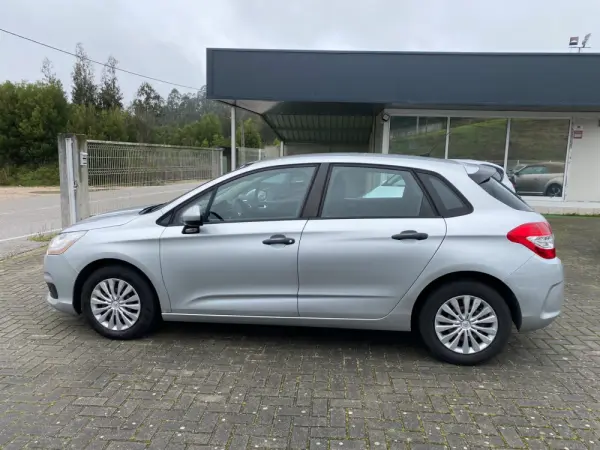 Citroën C4 1.6 HDi Attraction 8