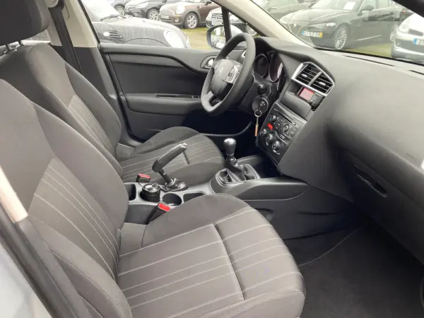 Citroën C4 1.6 HDi Attraction 12