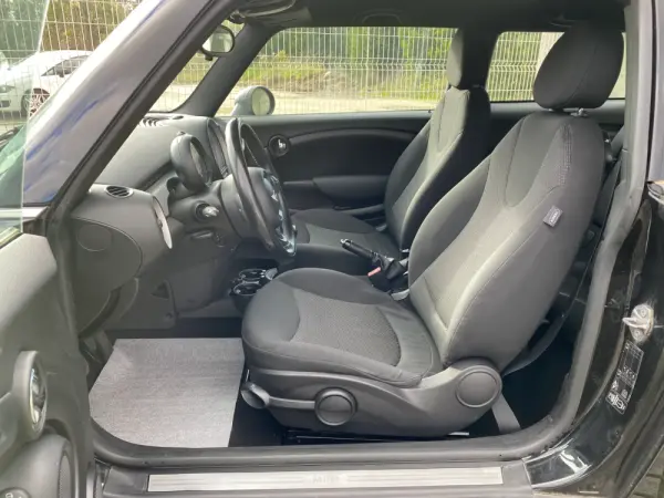 MINI 3 Portas Cooper D 9