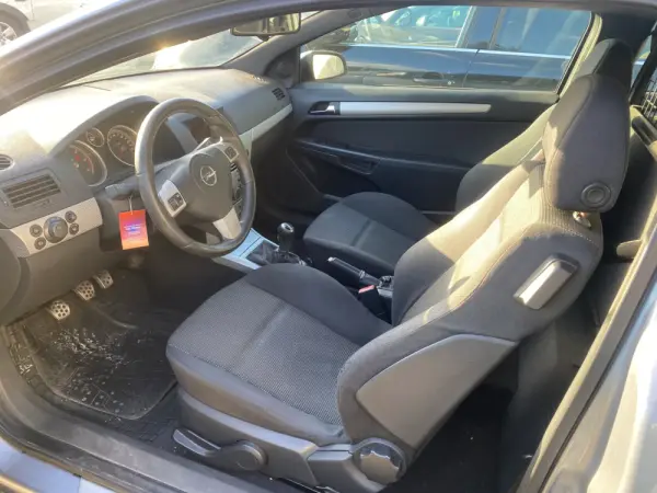 Opel Astra GTC 1.3 CDTi 6