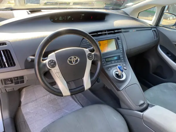 Toyota Prius 1.8 Premium+GPS 10
