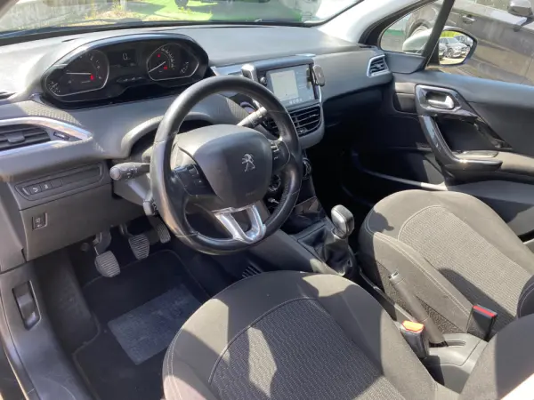 Peugeot 208 1.6 BlueHDi Allure 7