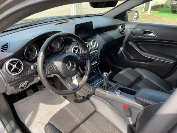 Mercedes-Benz A 200 d Urban 10