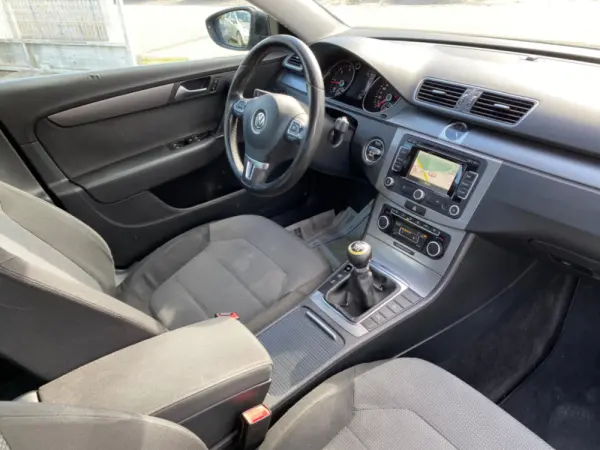 Volkswagen Passat Variant 1.6 TDI BlueMotion 11