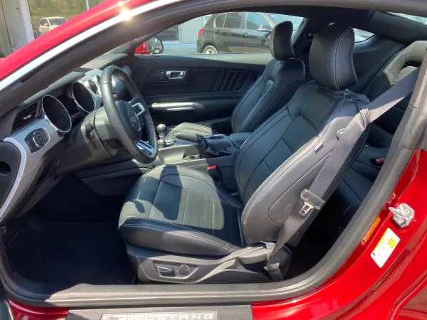 Ford Mustang 2.3i EcoBoost 9