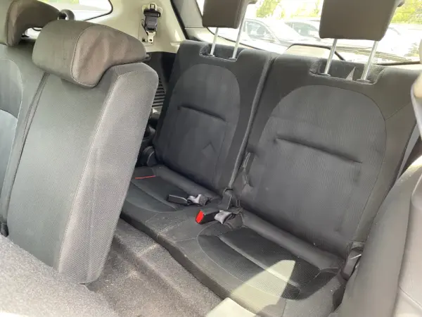 Nissan Qashqai +2 11