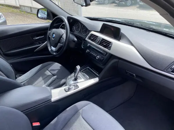 BMW 318 d Auto Exclusive 12