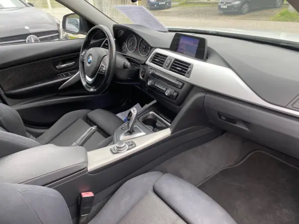 BMW 320 d Touring Auto 12