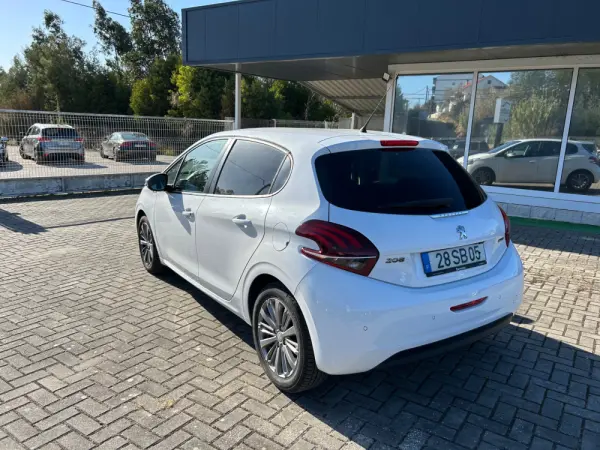 Peugeot 208 1.6 BlueHDi Style 7
