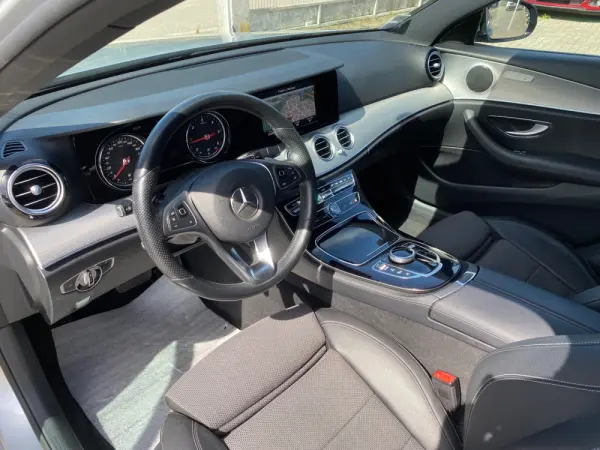Mercedes-Benz E 220 d Avantgarde+ 10