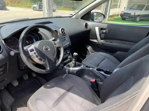Nissan Qashqai +2 8