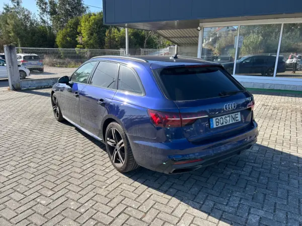 Audi A4 Avant 30 TDI S tronic S line 7
