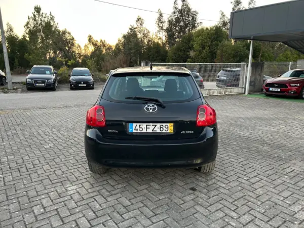 Toyota Auris 1.4 VVT-i Sol 6