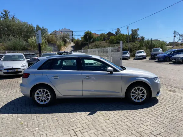 Audi A3 Sportback 1.6 TDI B.Line Attraction 4