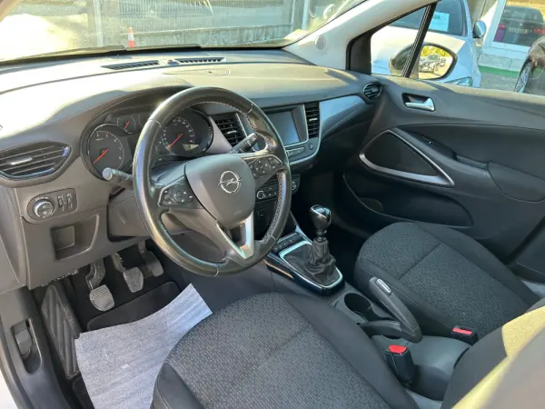 Opel Crossland 1.2 T Business 9