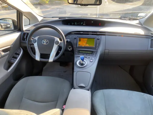 Toyota Prius 1.8 Premium+GPS 11