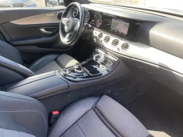 Mercedes-Benz E 220 d Avantgarde+ 12