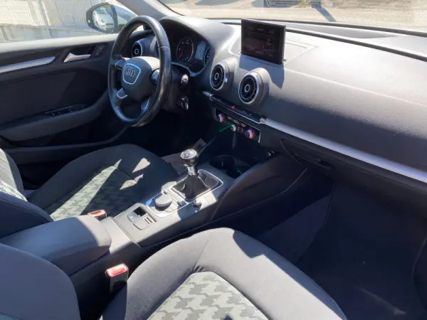 Audi A3 Sportback 1.6 TDI B.Line Attraction 12