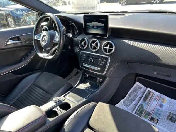 Mercedes-Benz A 180 d 7G-DCT AMG Line 12