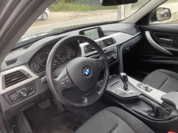 BMW 318 d Auto 9