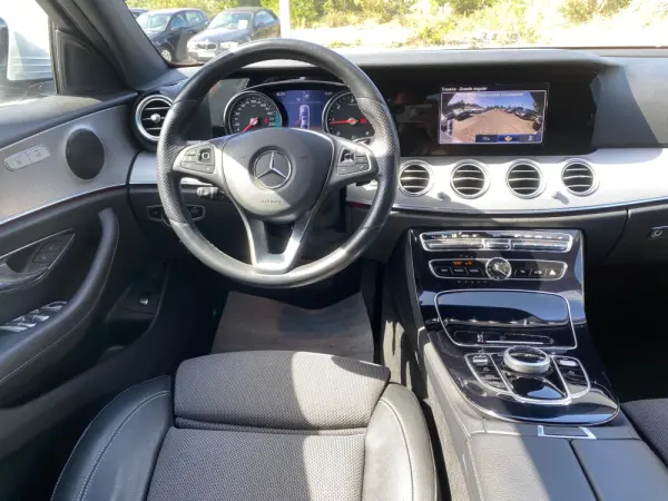 Mercedes-Benz E 220 d Avantgarde+ 11