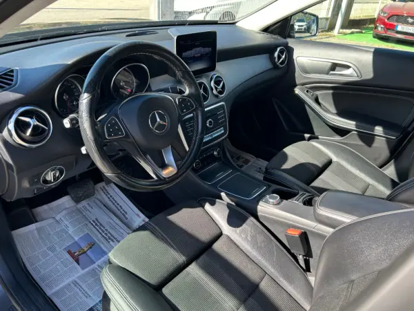 Mercedes-Benz GLA 200 CDi Aut. 9