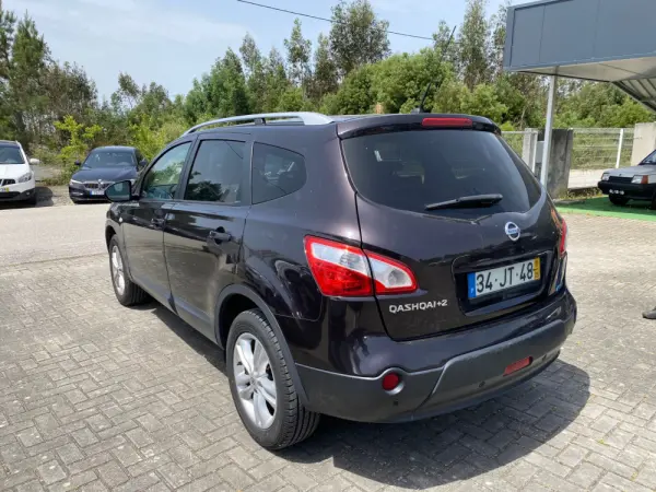 Nissan Qashqai +2 6