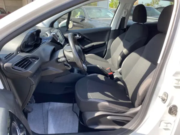 Peugeot 208 1.6 BlueHDi Active 9