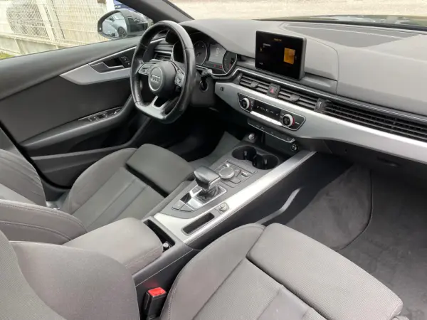 Audi A4 Avant 2.0 TDI Sport S tronic 9