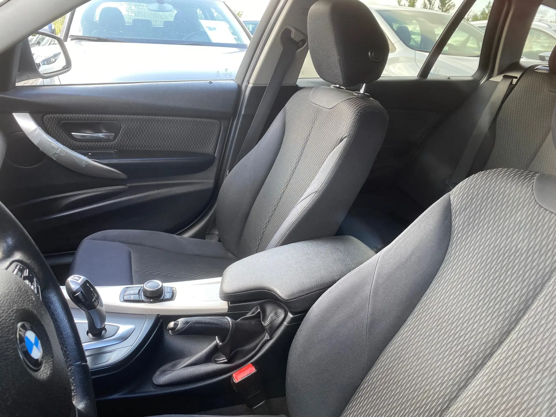 BMW 318 d Auto Exclusive 6