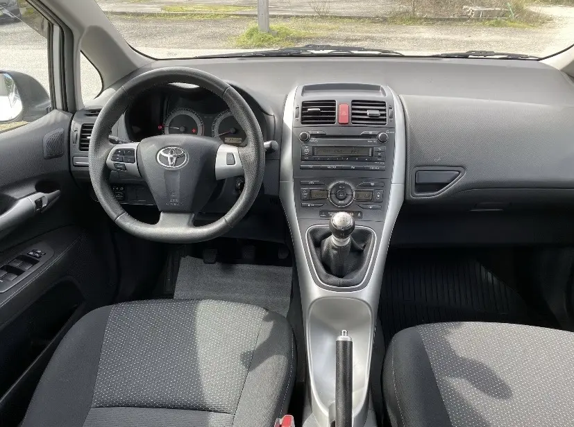 Toyota Auris 1.4 D-4D Comfort+J16 11