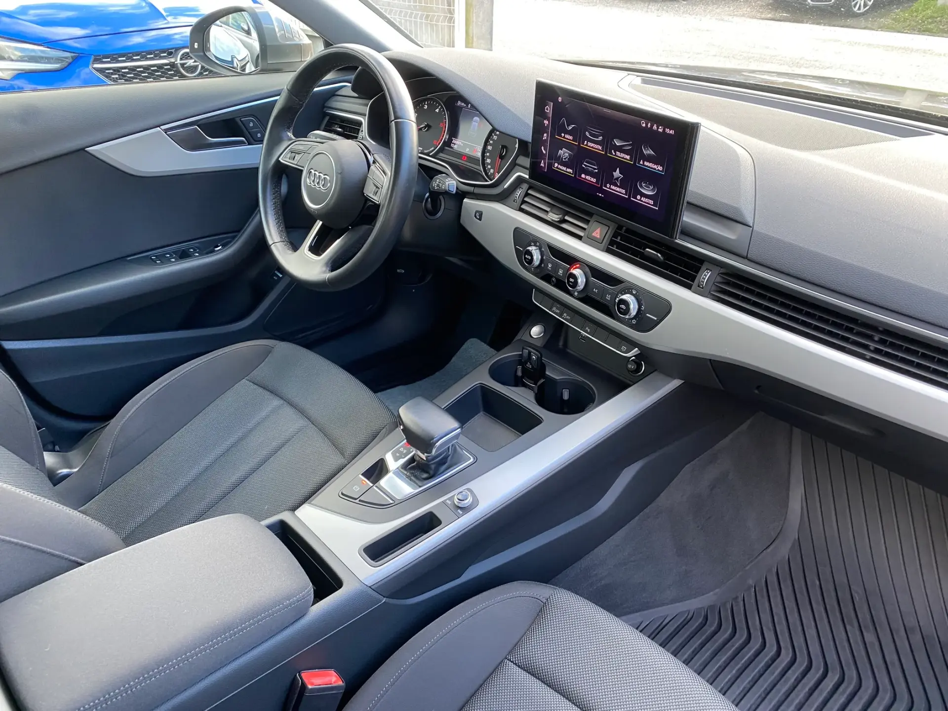 Audi A4 Avant 30 TDI S tronic 11