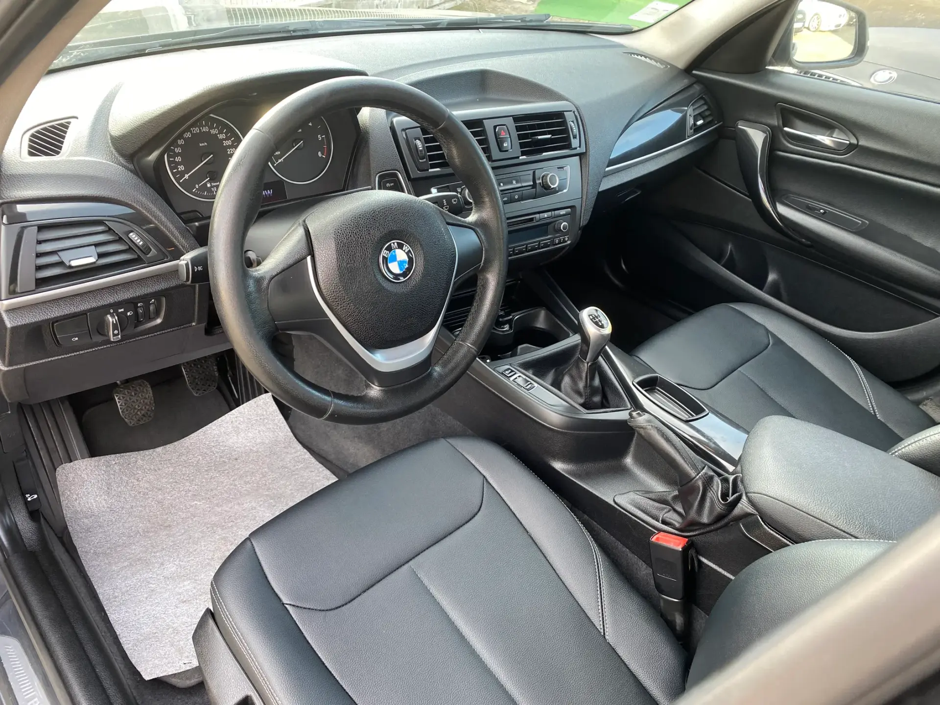 BMW 118 d Line Urban 9