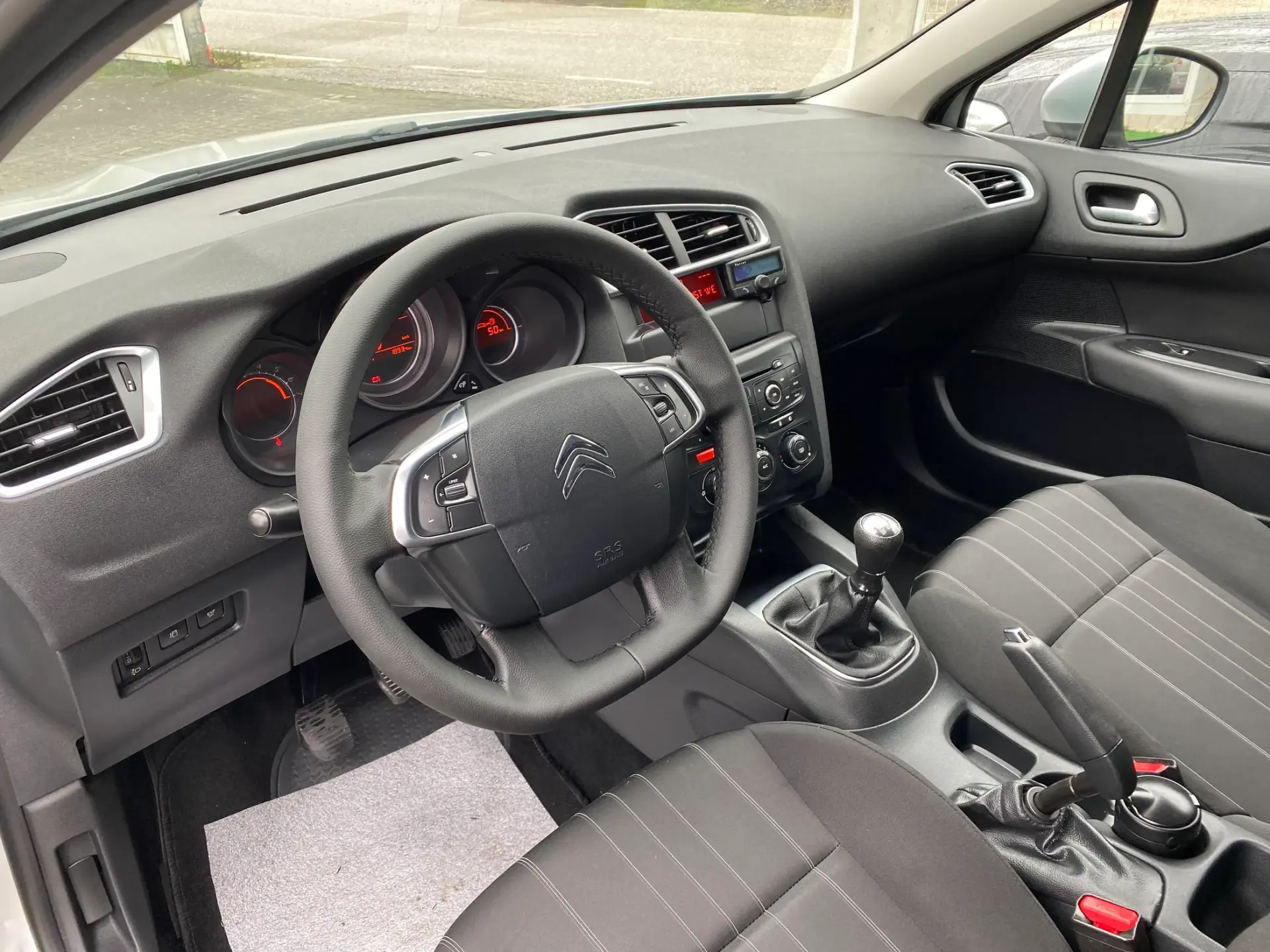 Citroën C4 1.6 HDi Attraction 10