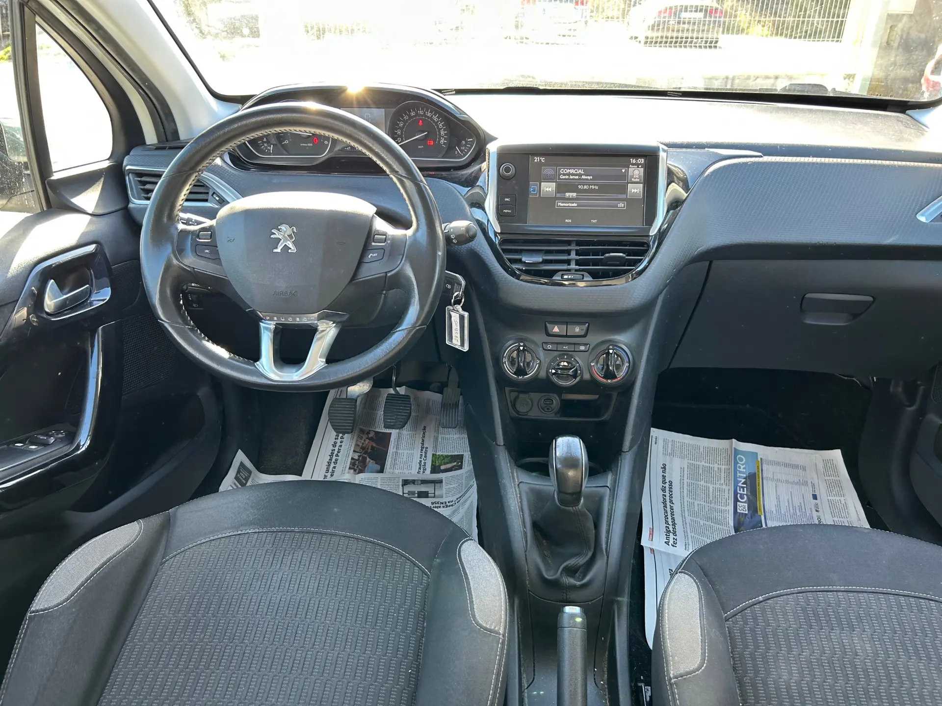 Peugeot 208 1.6 BlueHDi Style 10