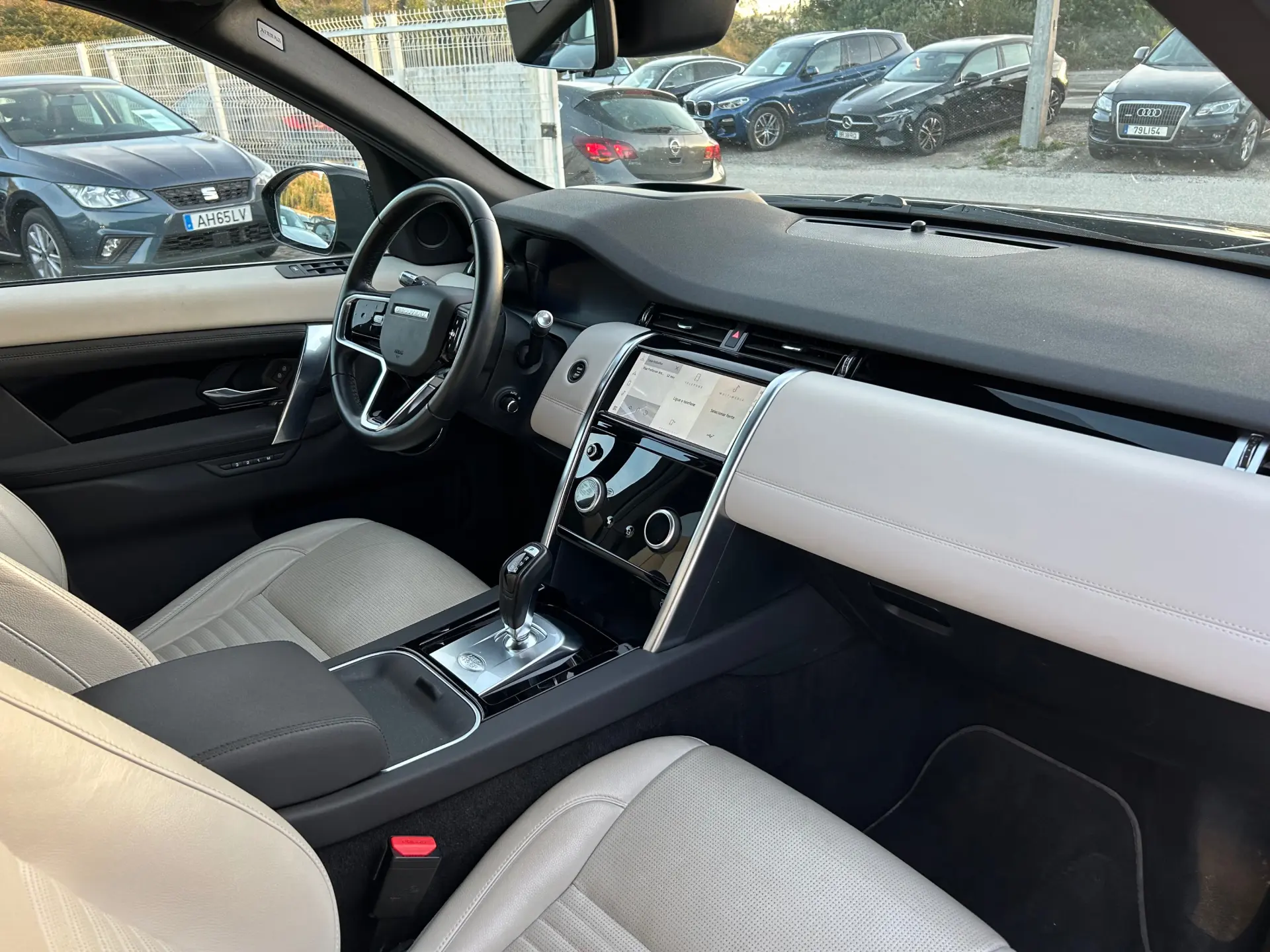 Land Rover Discovery Sport 1.5 I3 P300e AWD 12