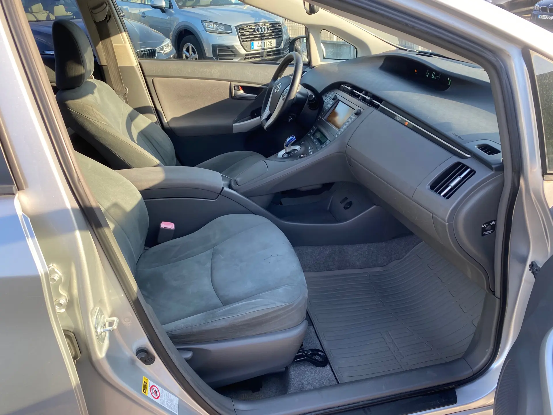 Toyota Prius 1.8 Premium+GPS 12