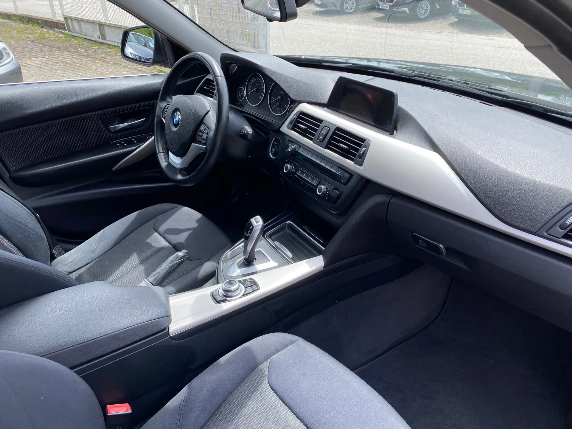 BMW 318 d Auto Exclusive 12