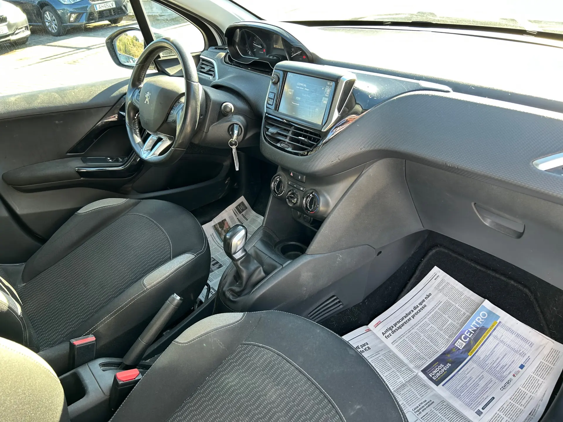 Peugeot 208 1.6 BlueHDi Style 11
