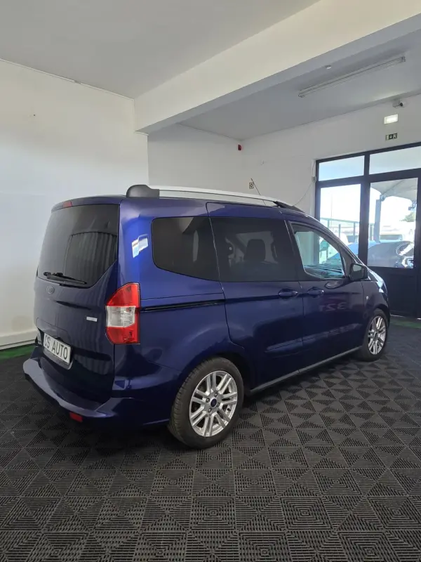 Ford Tourneo Courier 1.0 EcoBoost Titanium 3