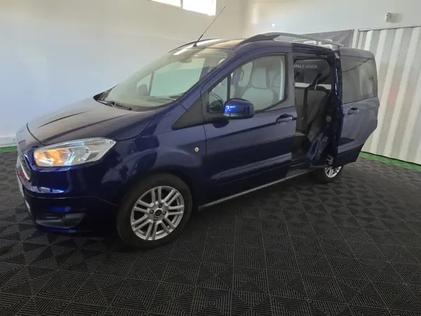 Ford Tourneo Courier 1.0 EcoBoost Titanium 4