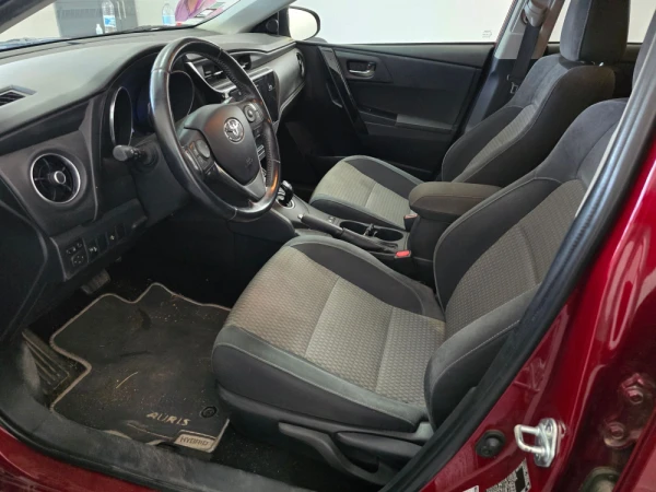 Toyota Auris 1.8 HSD Comfort +P.Techno+P.Sport 8